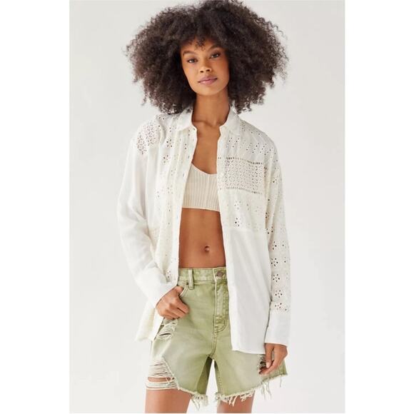 Urban Outfitters Carter White Eyelet Oversized Button down Shirt M - Picture 2 of 10